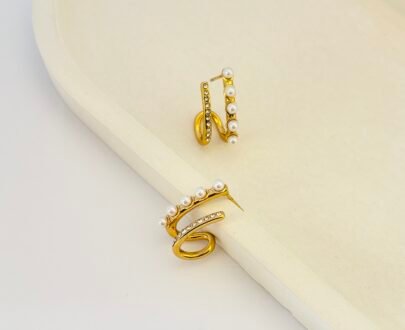 Luxe PearlArc Earring