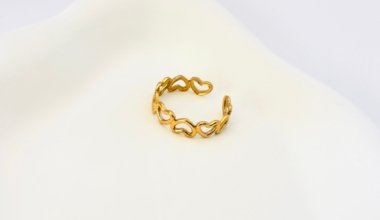 Zelori Loop Heart Ring